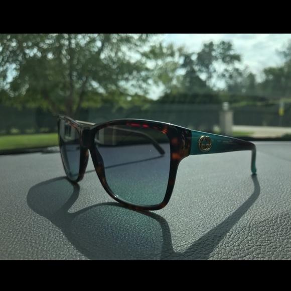 Gucci sunglasses - Picture 1 of 3